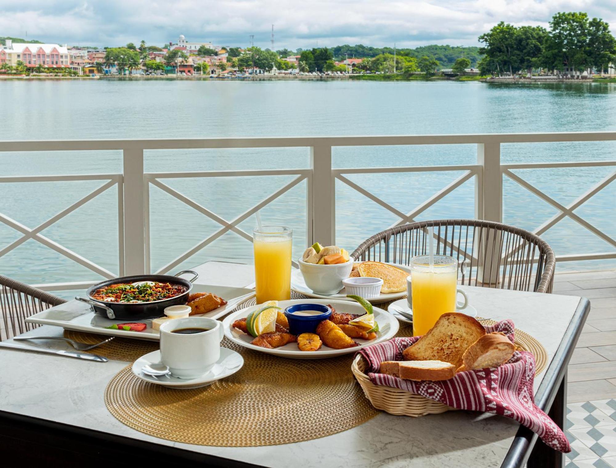 Hotel Casona Del Lago Flores Buitenkant foto