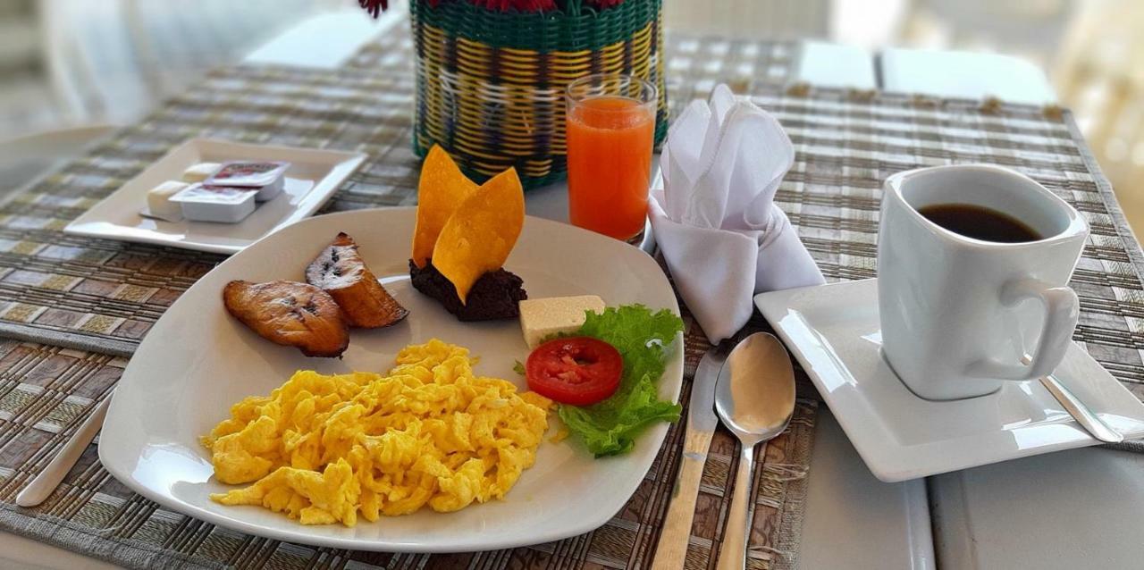 Hotel Casona Del Lago Flores Buitenkant foto